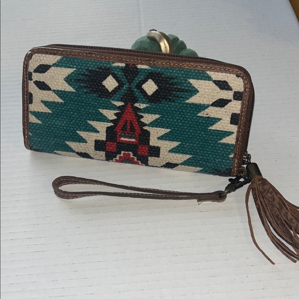 Brown Leather Wallet With Embossed Patch - image 1